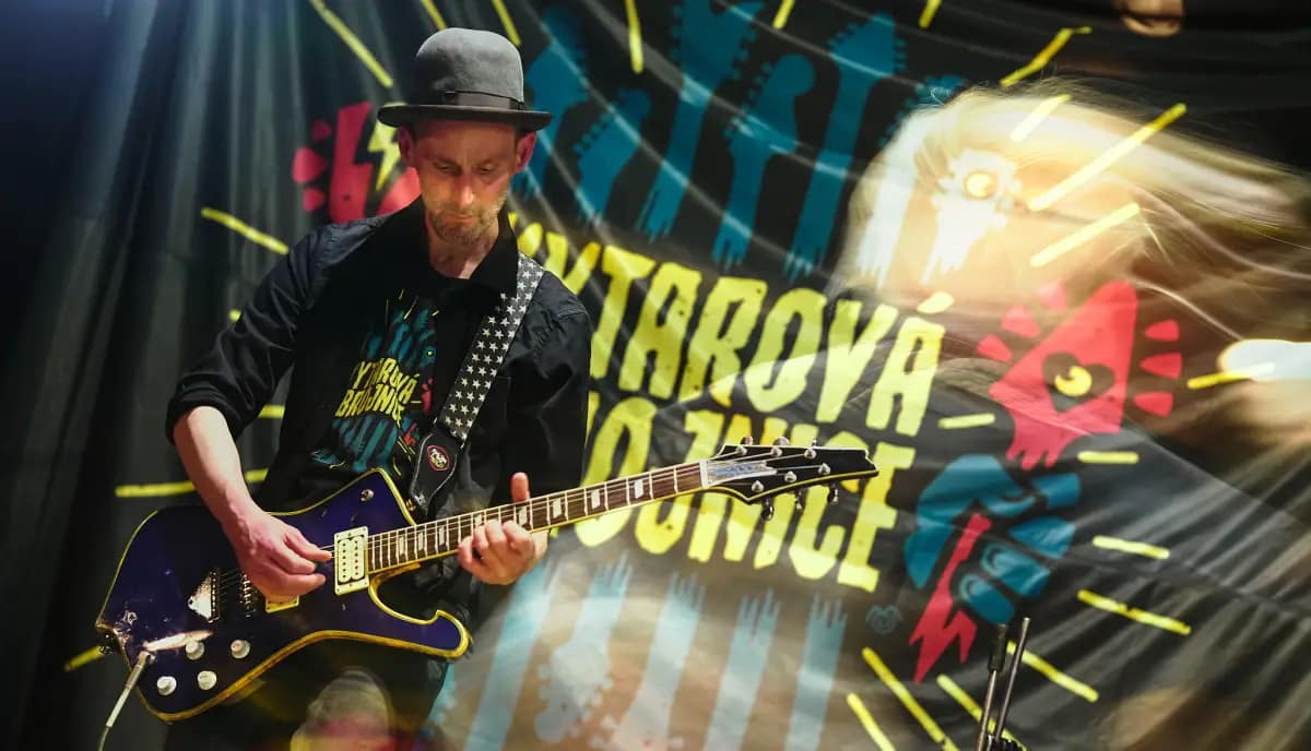Kytarová zbrojnice LIVE 2025 na Barče: Reportáž a dojmy z akce pro kytarové nadšence